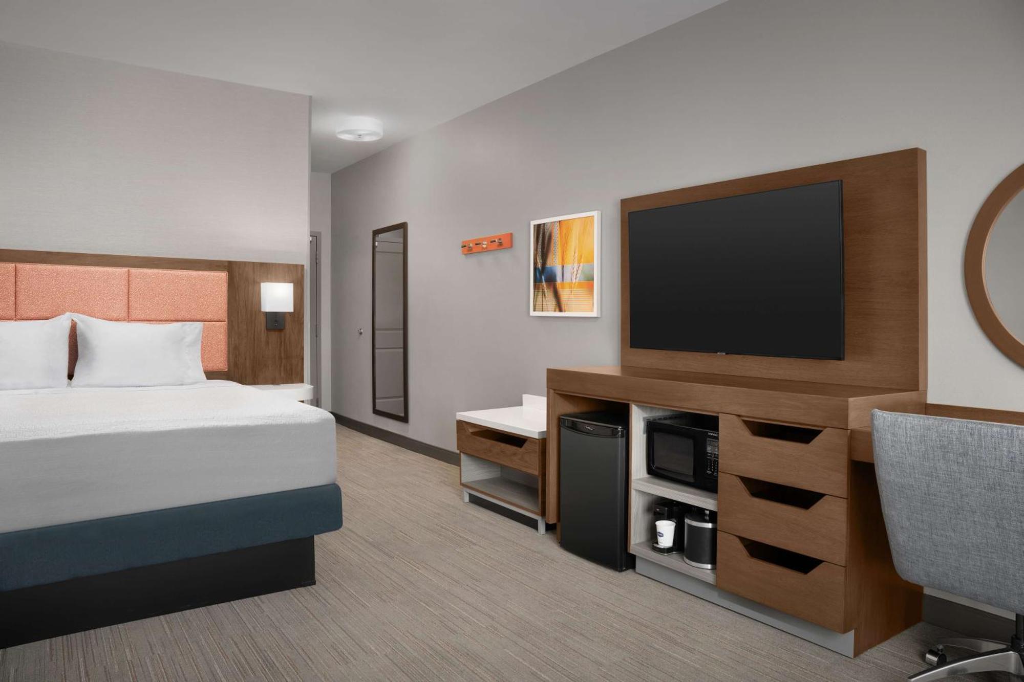 Hampton Inn & Suites Williston Exterior photo